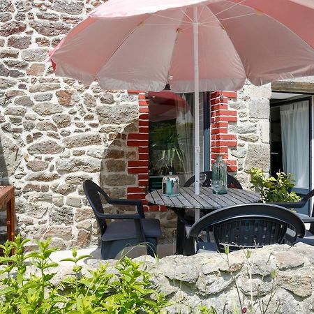 La Quinardais - Charmante Maison Avec Terrasse Saint-Samson-sur-Rance Exteriör bild