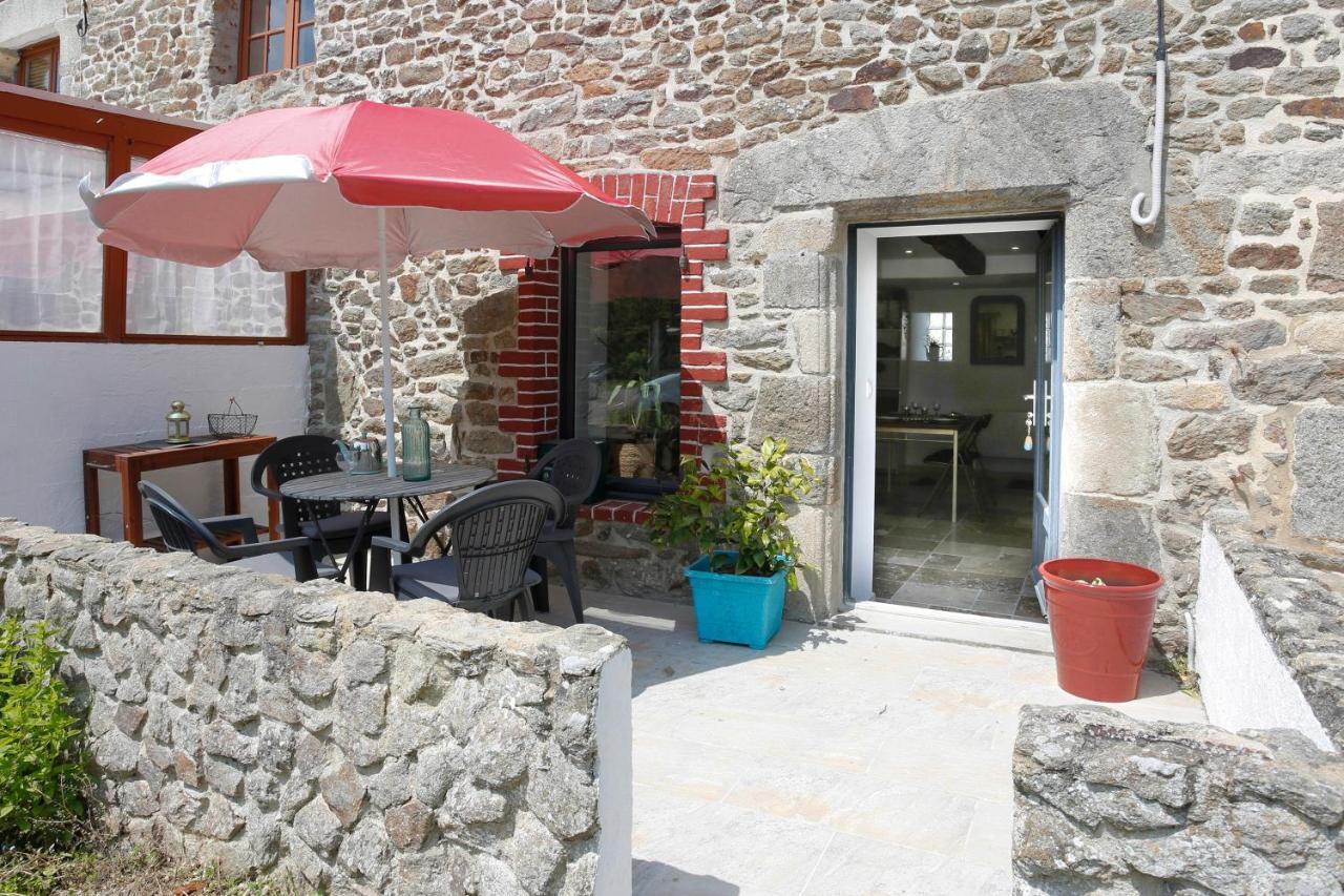 La Quinardais - Charmante Maison Avec Terrasse Saint-Samson-sur-Rance Exteriör bild